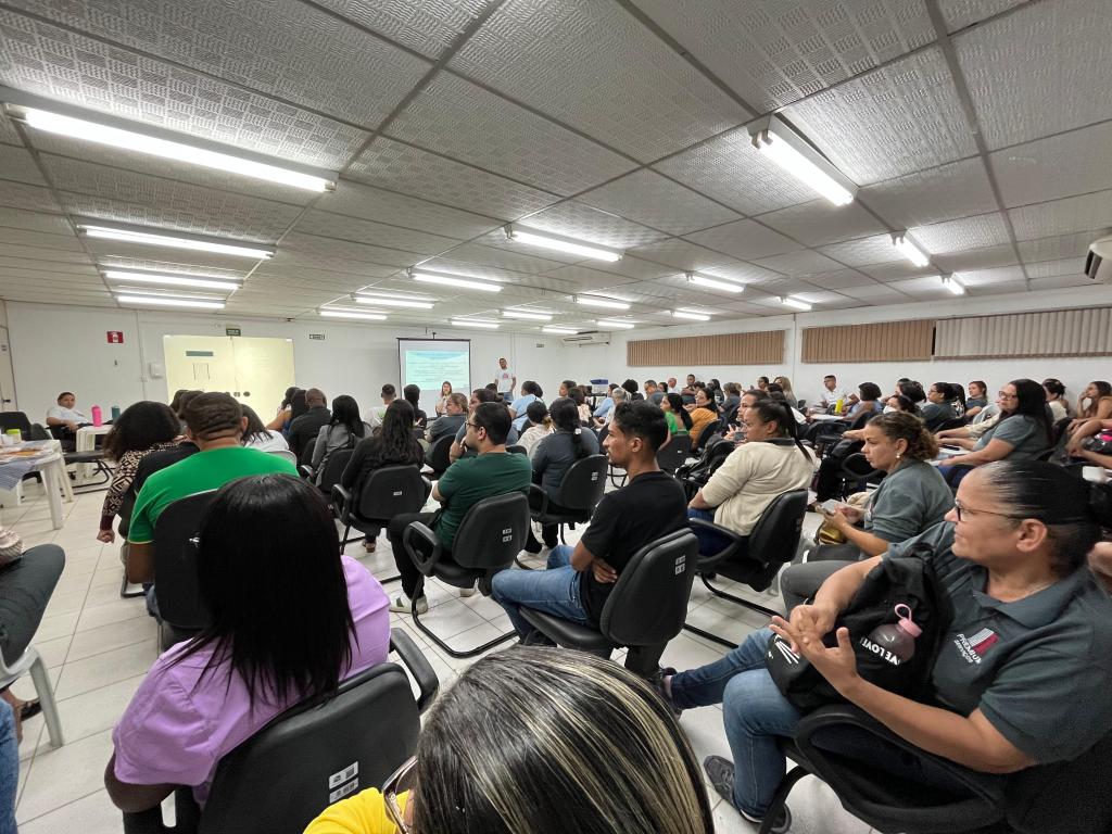 A Prefeitura de Aracaju capacita profissionais para acolhimento à população LGBTQIAPN+