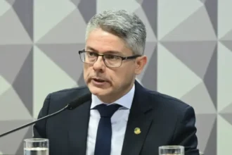 Alessandro Vieira se declara alvo de intimidação após ação da PGR