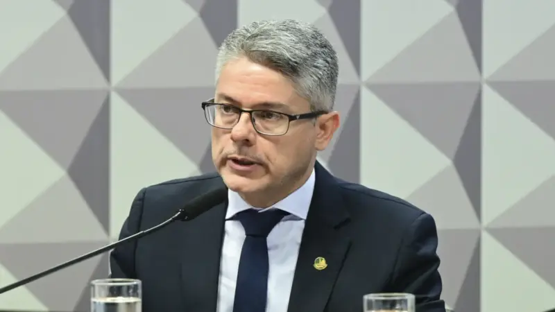 Alessandro Vieira se declara alvo de intimidação após ação da PGR
