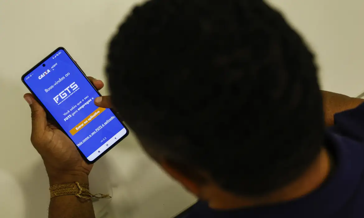 Caixa libera lucro do FGTS 2025 para 138,2 milhões de trabalhadores
