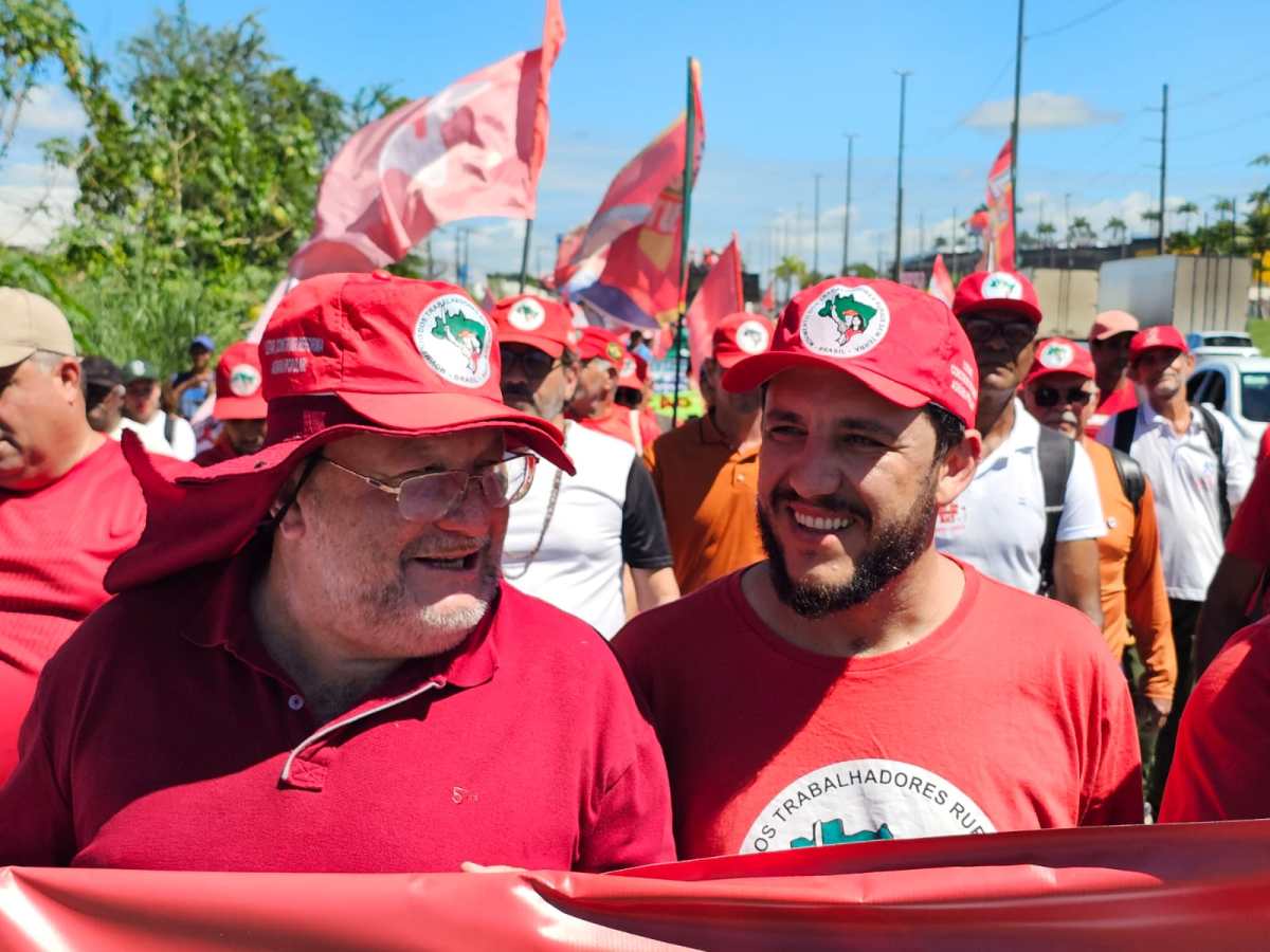 Camilo Daniel mobiliza 10 mil na marcha pela reforma agrária em Sergipe