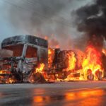 Caminhão carregado de tinta é consumido por incêndio na rodovia entre Lagarto e Riachão do Dantas