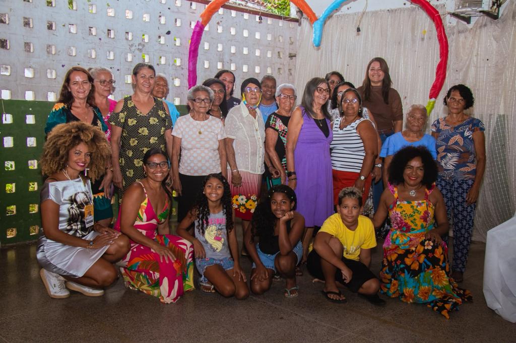 Cras João de Oliveira Sobral homenageia idosos no Dia dos Avós