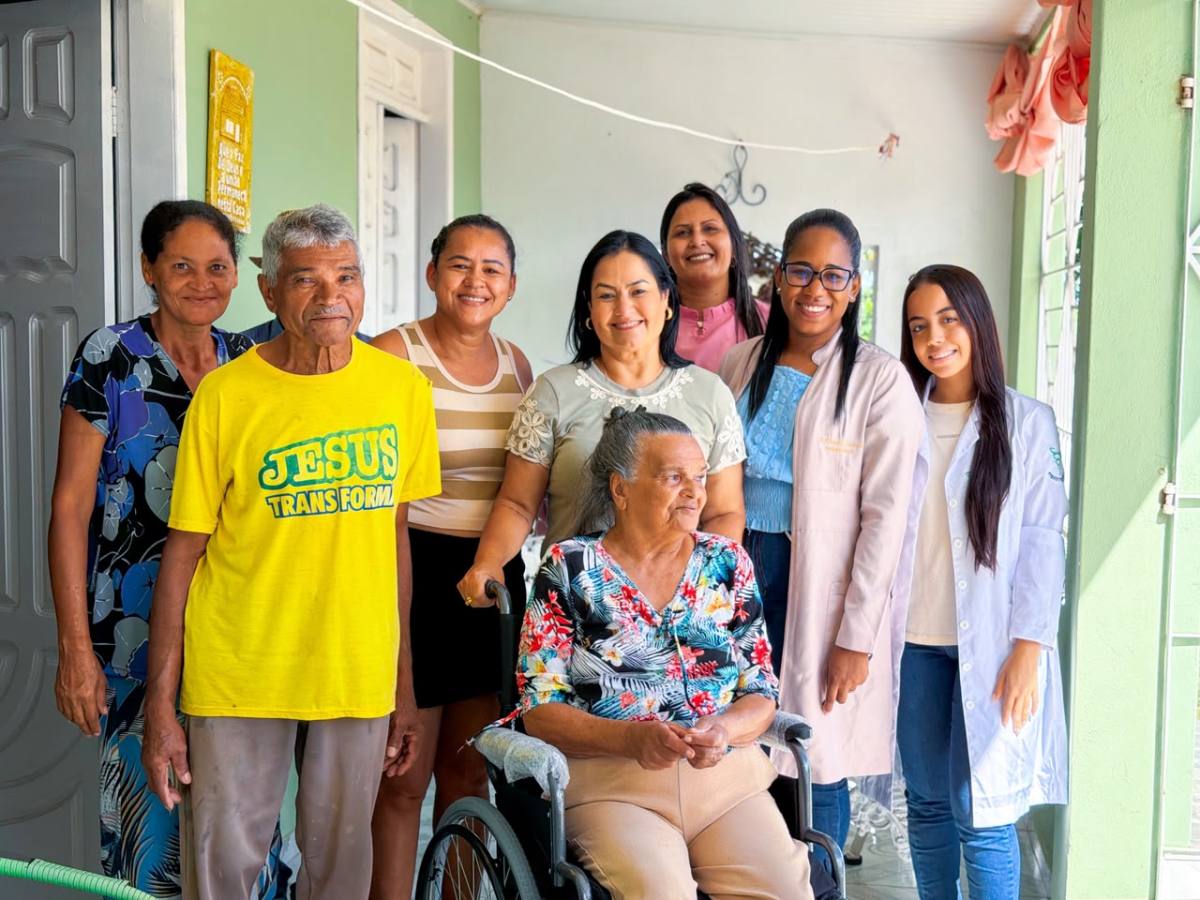 Daiane Oliveira entrega 7 cadeiras de rodas e órtese em Siriri