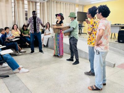 Esquete teatral leva educação ambiental a alunos da Coroa do Meio