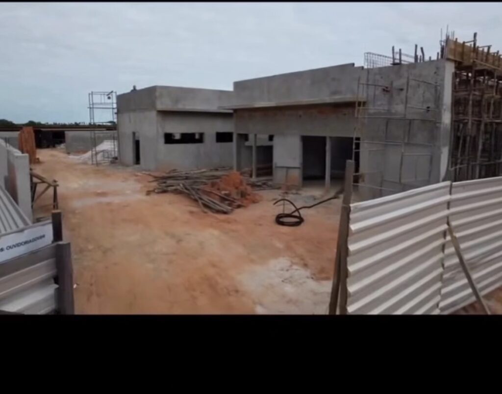 Iara Martins visita obras da UBS em Fazenda Nova, com 50% de execução concluída
