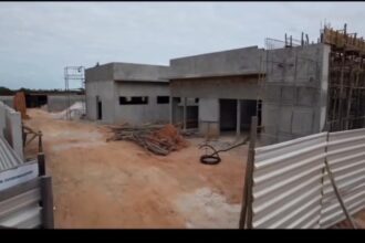 Iara Martins visita obras da UBS em Fazenda Nova, com 50% de execução concluída