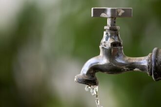 Instalação de nova adutora corta água em Nossa Senhora do Socorro