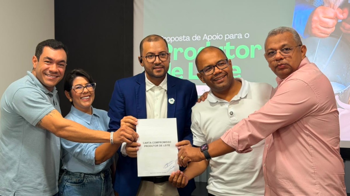 Levi Oliveira assina carta para reforçar produção de leite em Glória