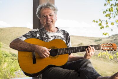 Lula Ribeiro fecha estreia do Hino Oficial de Aracaju com show grátis