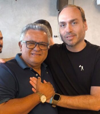 Pastor Zé Carlos Celebra Candidatura de Flávio Bolsonaro e Defende Mudanças no Brasil