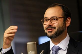 Paulo Pereira reúne empresários e artesãos para apresentar ações em Aracaju