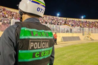 PM mobiliza 300 policiais e escolta público no clássico Confiança x Itabaiana
