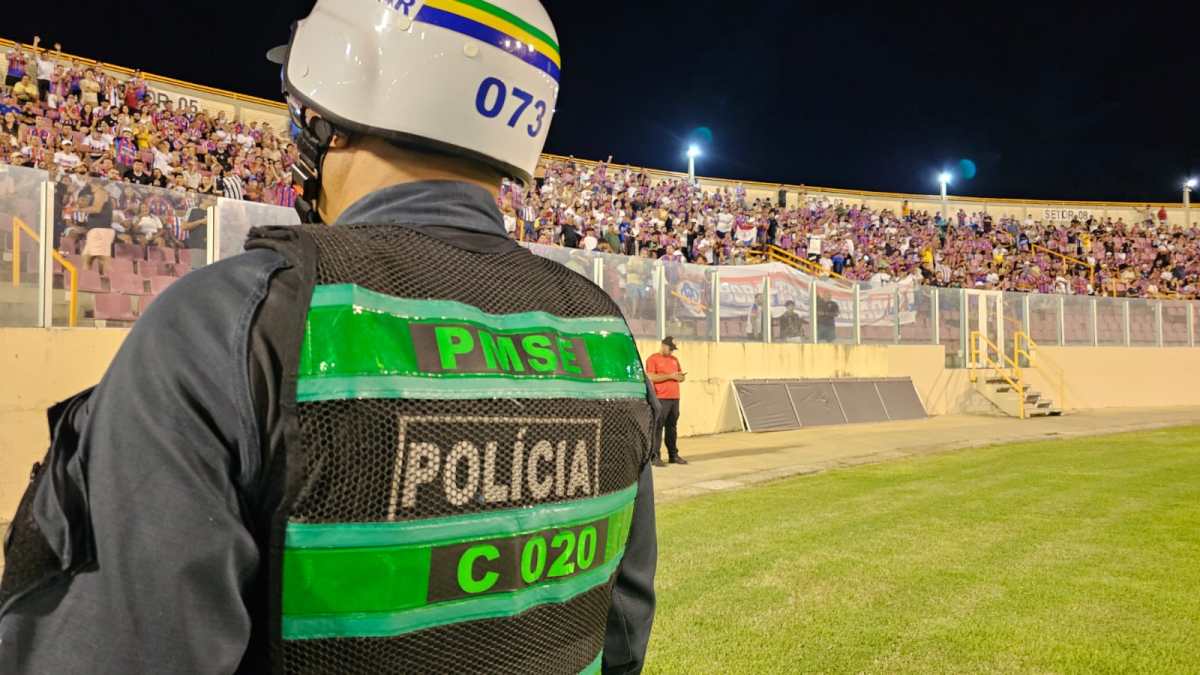 PM mobiliza 300 policiais e escolta público no clássico Confiança x Itabaiana