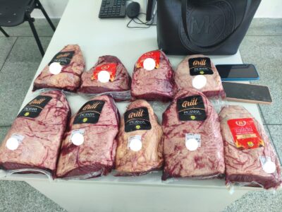 PM prende mulher com nove pacotes de picanha em Aracaju