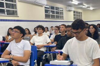 Pré-Universitário realiza aulão para 3ª série a 100 dias do Enem