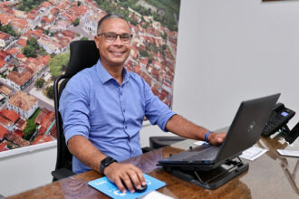 Prefeito de São Cristóvão visita moradores do Loteamento Candeal em busca de melhorias