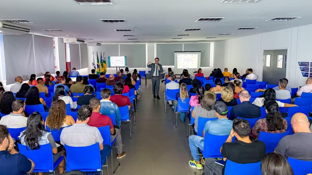 Prefeitura de Aracaju promove capacitação para servidores em contratos e licitações