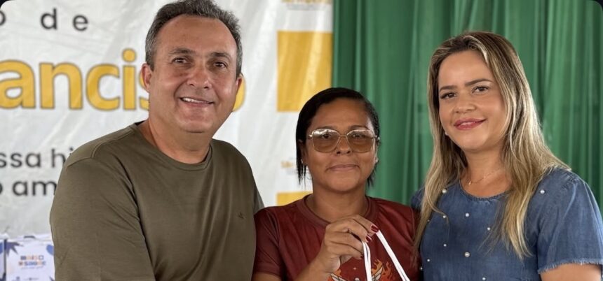 Prefeitura de São Francisco entrega 140 óculos e anuncia novas etapas do projeto