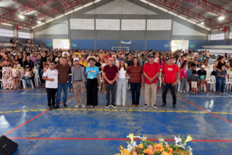 Prefeitura de Simão Dias entrega 500 óculos de grau a alunos da rede municipal