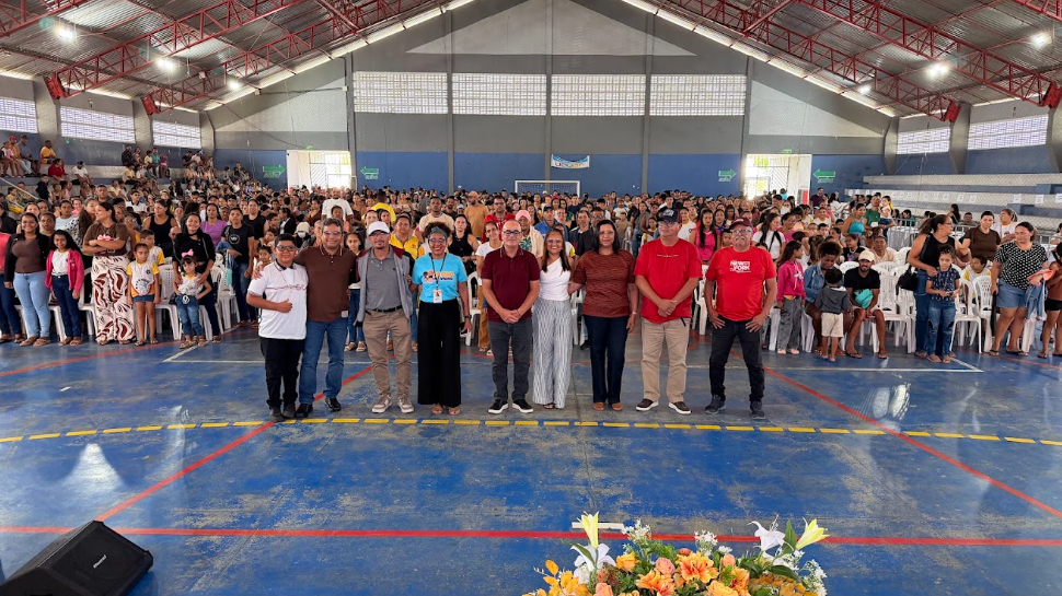 Prefeitura de Simão Dias entrega 500 óculos de grau a alunos da rede municipal