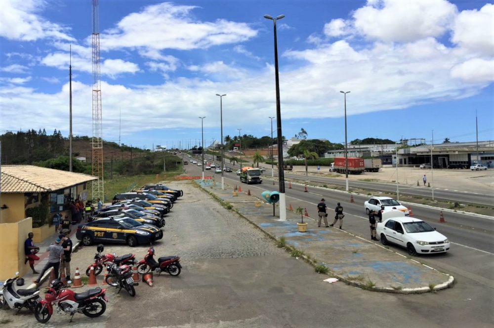 PRF alerta para lentidão na BR-235 por marcha do MST rumo a Aracaju