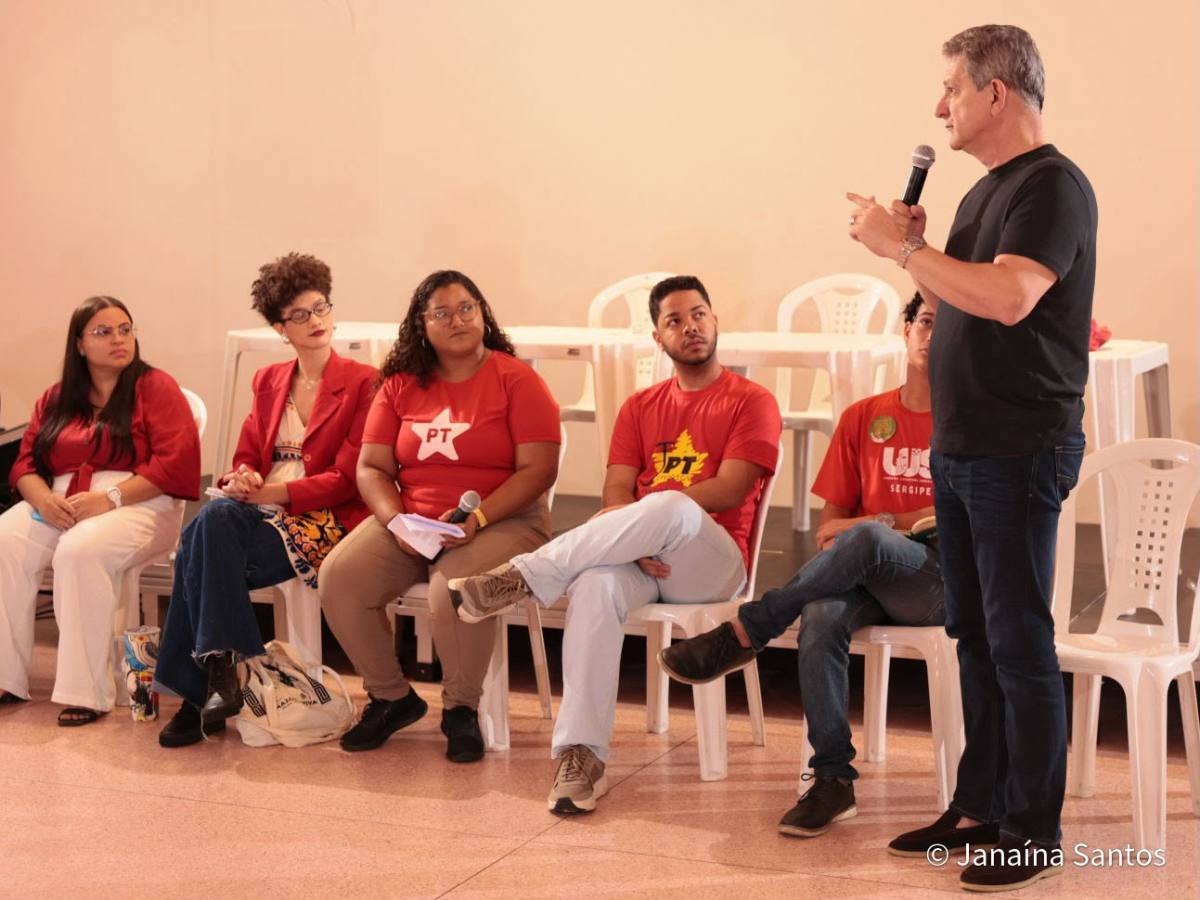 Rogério Carvalho Defende Juventude e Trajetória de Lula em Plenária Estadual