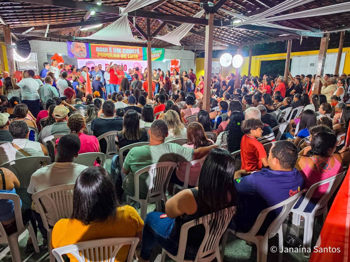 Rogério Carvalho mobiliza multidão e lança Comitê Popular em Socorro