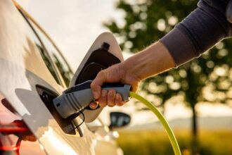 Sergipe autoriza instalação de carregadores de carros elétricos em condomínios