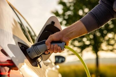 Sergipe autoriza instalação de carregadores de carros elétricos em condomínios