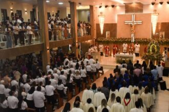 Solteiros católicos se encontram em Aracaju com Missa e pulseiras azuis