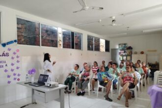 Agosto Lilás: Cras Jardim Esperança promove palestra para idosos em Aracaju