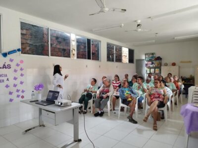 Agosto Lilás: Cras Jardim Esperança promove palestra para idosos em Aracaju