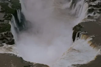 Argentina desmonta temporariamente passarela da Garganta do Diabo nas Cataratas