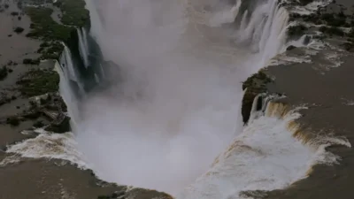 Argentina desmonta temporariamente passarela da Garganta do Diabo nas Cataratas