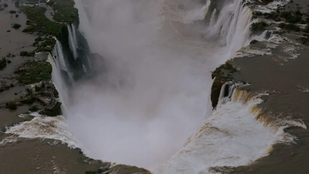 Argentina desmonta temporariamente passarela da Garganta do Diabo nas Cataratas