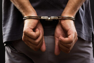 Atalaia: homem preso em Aracaju após ataque com chave de fenda a companheira
