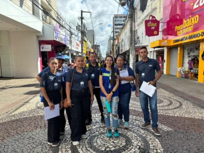 Blitz Ambiental orienta comércio do Centro sobre reciclagem