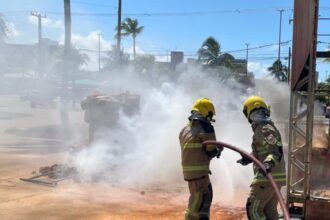 Bombeiros evitam incêndio na desmontagem da Vila do Forró, na Orla de Atalaia