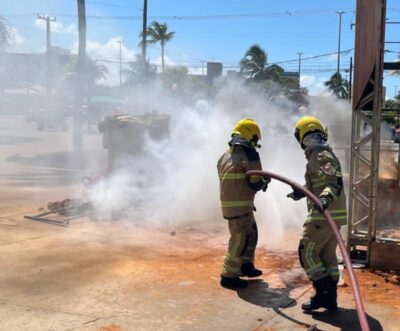 Bombeiros evitam incêndio na desmontagem da Vila do Forró, na Orla de Atalaia