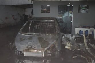 Bombeiros evitam tragédia ao controlar incêndio em loja de veículos em Aracaju