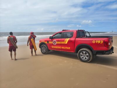 Bombeiros retomam buscas por jovem de 23 anos na Praia dos Artistas