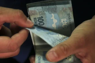 CAIXA libera R$ 4,6 bi em Abono Salarial para nascidos em nov/dez