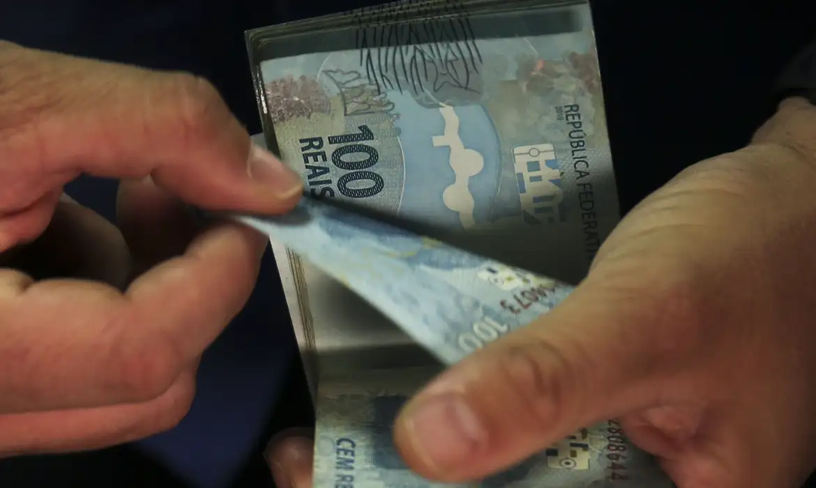 CAIXA libera R$ 4,6 bi em Abono Salarial para nascidos em nov/dez