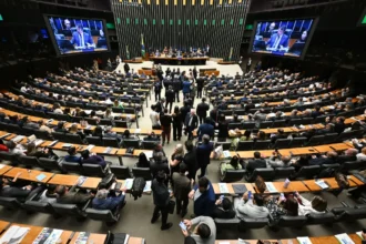 Câmara dos Deputados instala comissão para discutir redução da maioridade penal