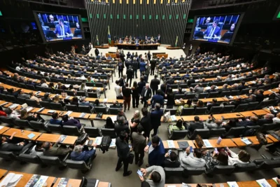 Câmara dos Deputados instala comissão para discutir redução da maioridade penal