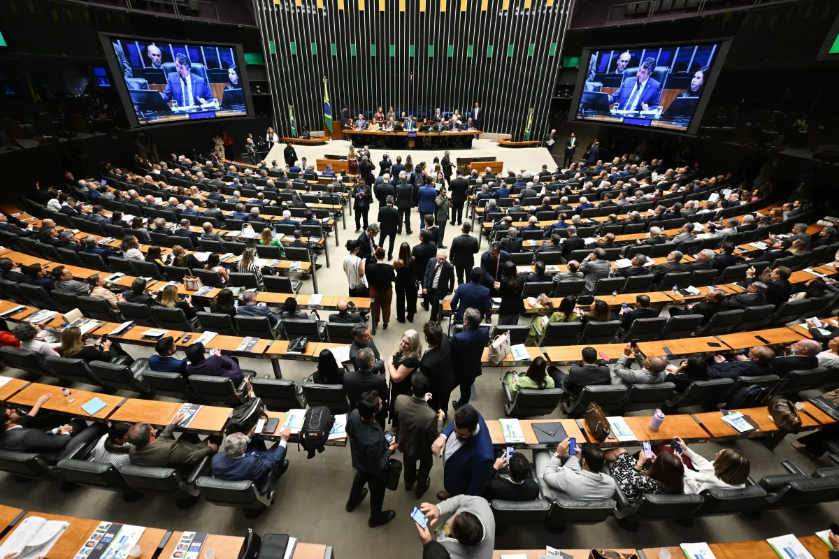 Câmara dos Deputados instala comissão para discutir redução da maioridade penal