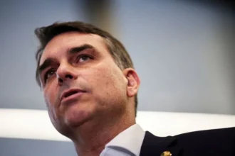 Campanha de Flávio propõe endurecer arcabouço fiscal e revisar supersalários