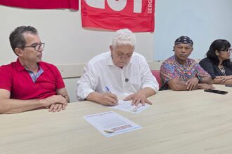Candidatos assinam compromisso por valorização do magistério em Sergipe