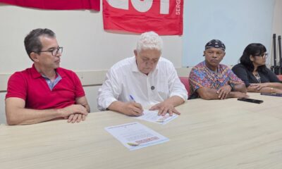 Candidatos assinam compromisso por valorização do magistério em Sergipe